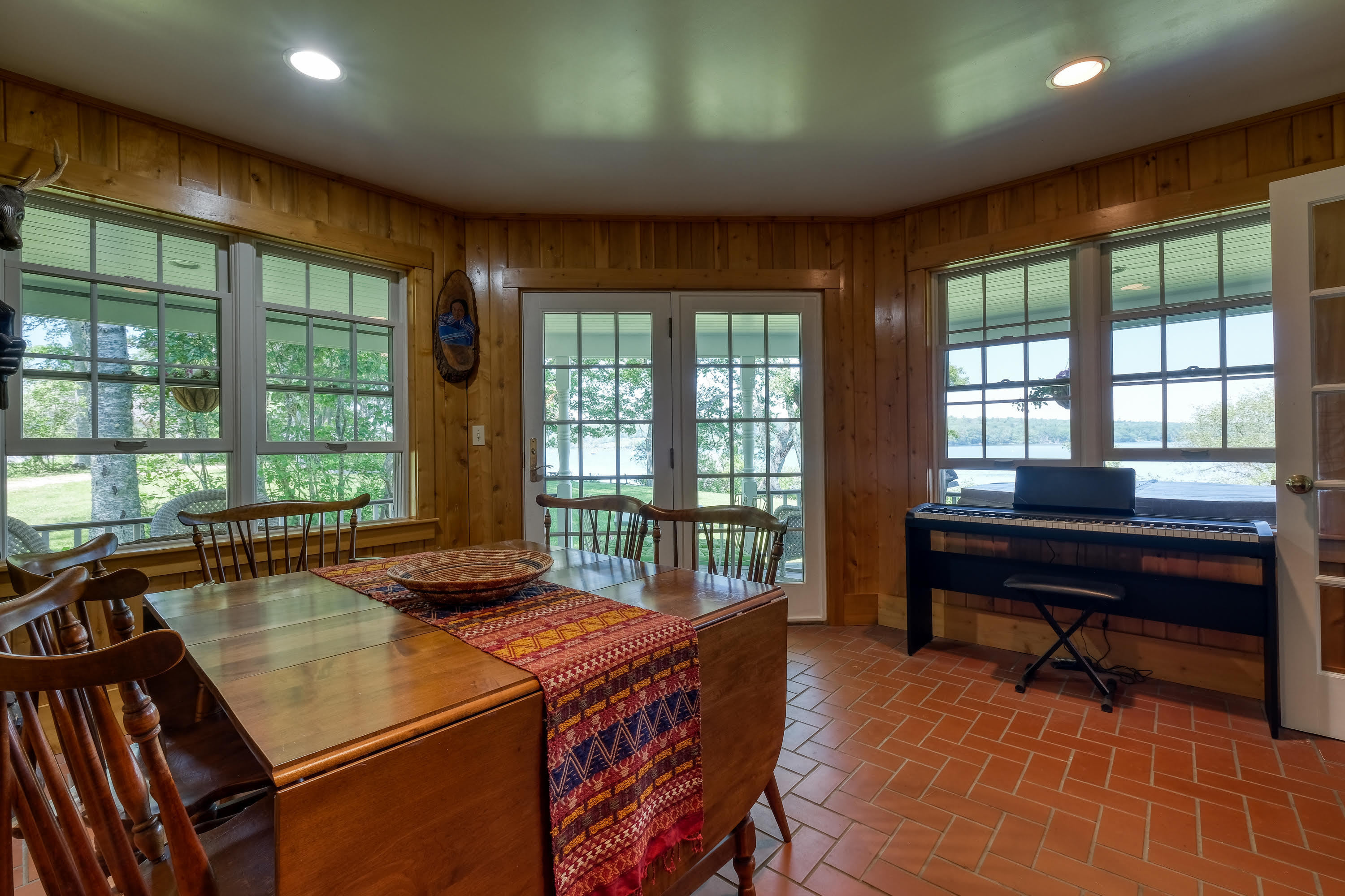 65 Cove Road New Harbor, ME 04554 - Photo 17 of 45 dining