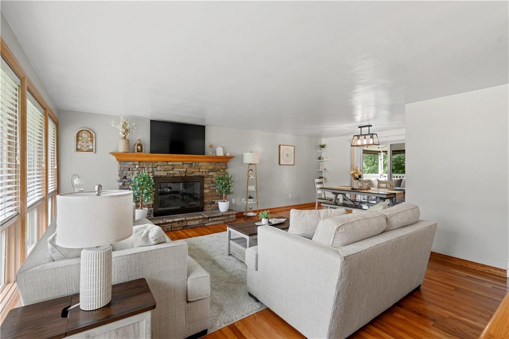 Light and Airy spacious living room.