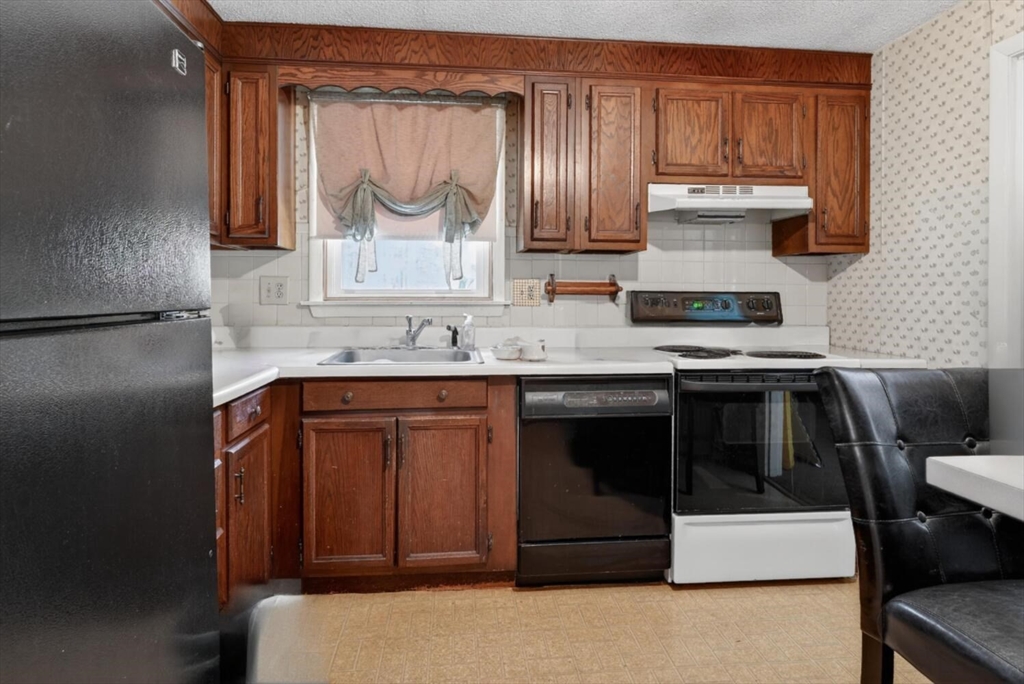 136 Dudley Road Oxford, MA 01540 - Photo 10 of 20