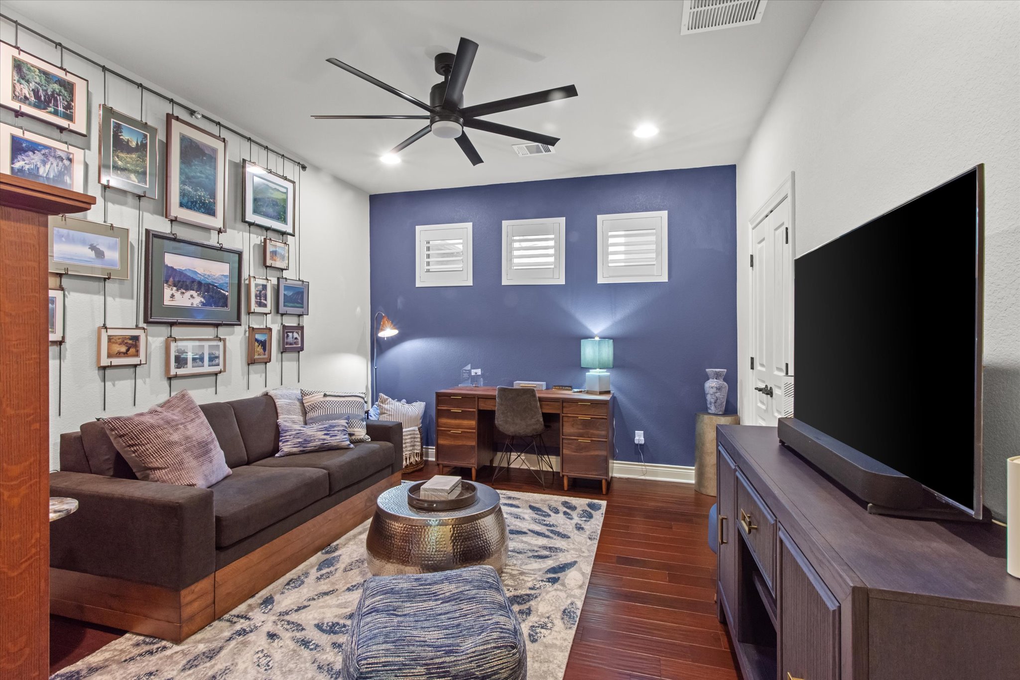 549 Clubhouse Drive, Unit G Georgetown, TX 78628 - Photo 19 of 35 a living room with furniture and a flat screen tv
