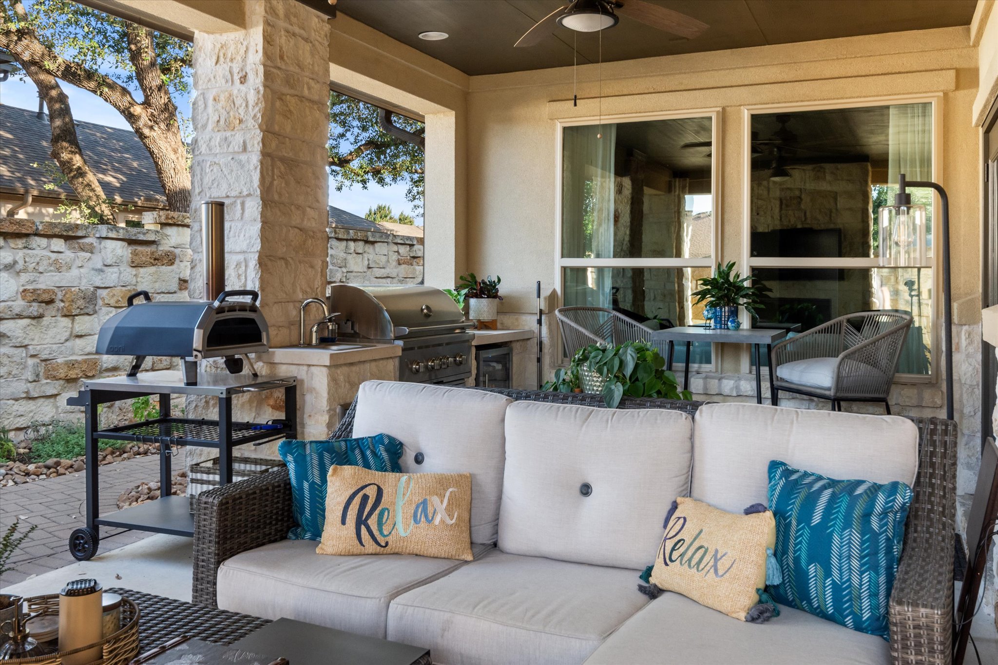 549 Clubhouse Drive, Unit G Georgetown, TX 78628 - Photo 26 of 35 a living room with furniture and a large window