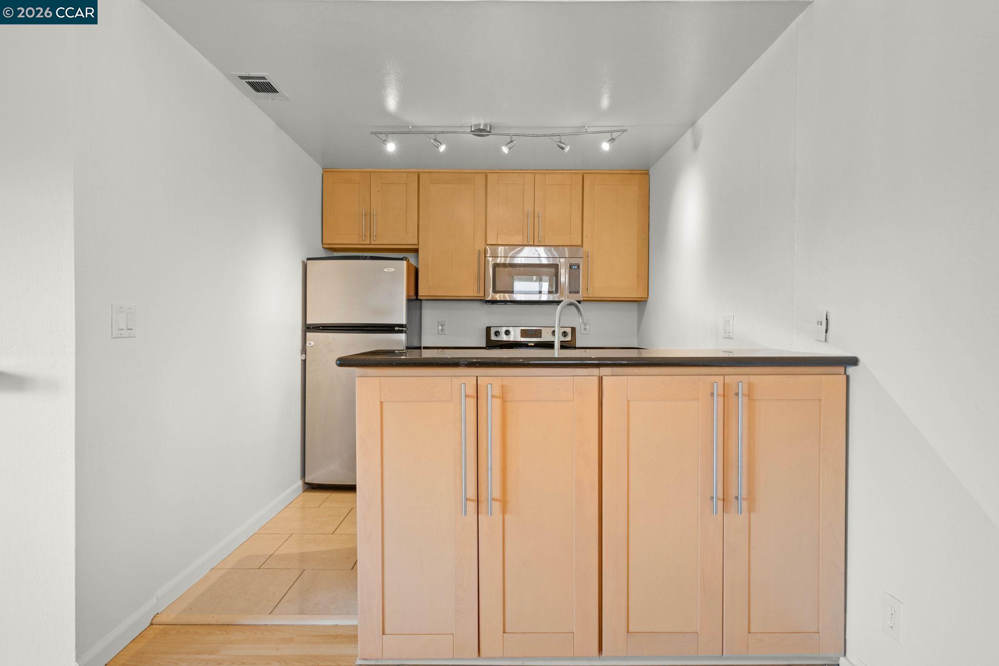 5460 Concord Boulevard, Unit B8 Concord, CA 94521 - Photo 7 of 31
