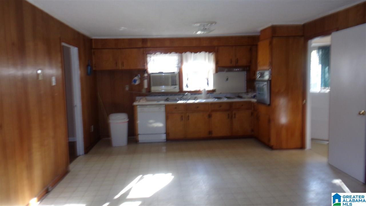 410 Eastern Valley Road Bessemer, AL 35020 - Photo 3 of 32