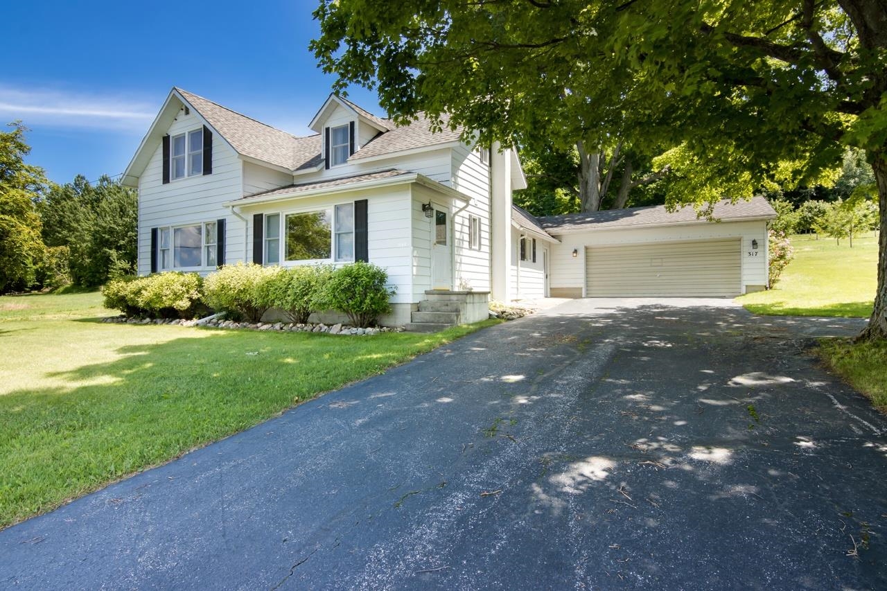 317 South Stony Point Road Suttons Bay, MI 49682 - Photo 10 of 38 1924131-6a7aa0bc-1ffe-43ff-aa81-2a55f0f723d4.JPG