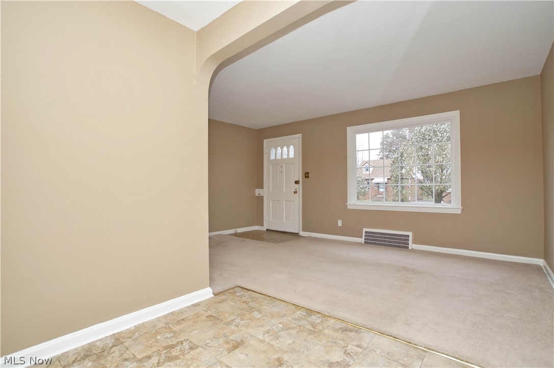 4138 Ellison Road Cleveland, OH 44121 - Photo 6 of 26