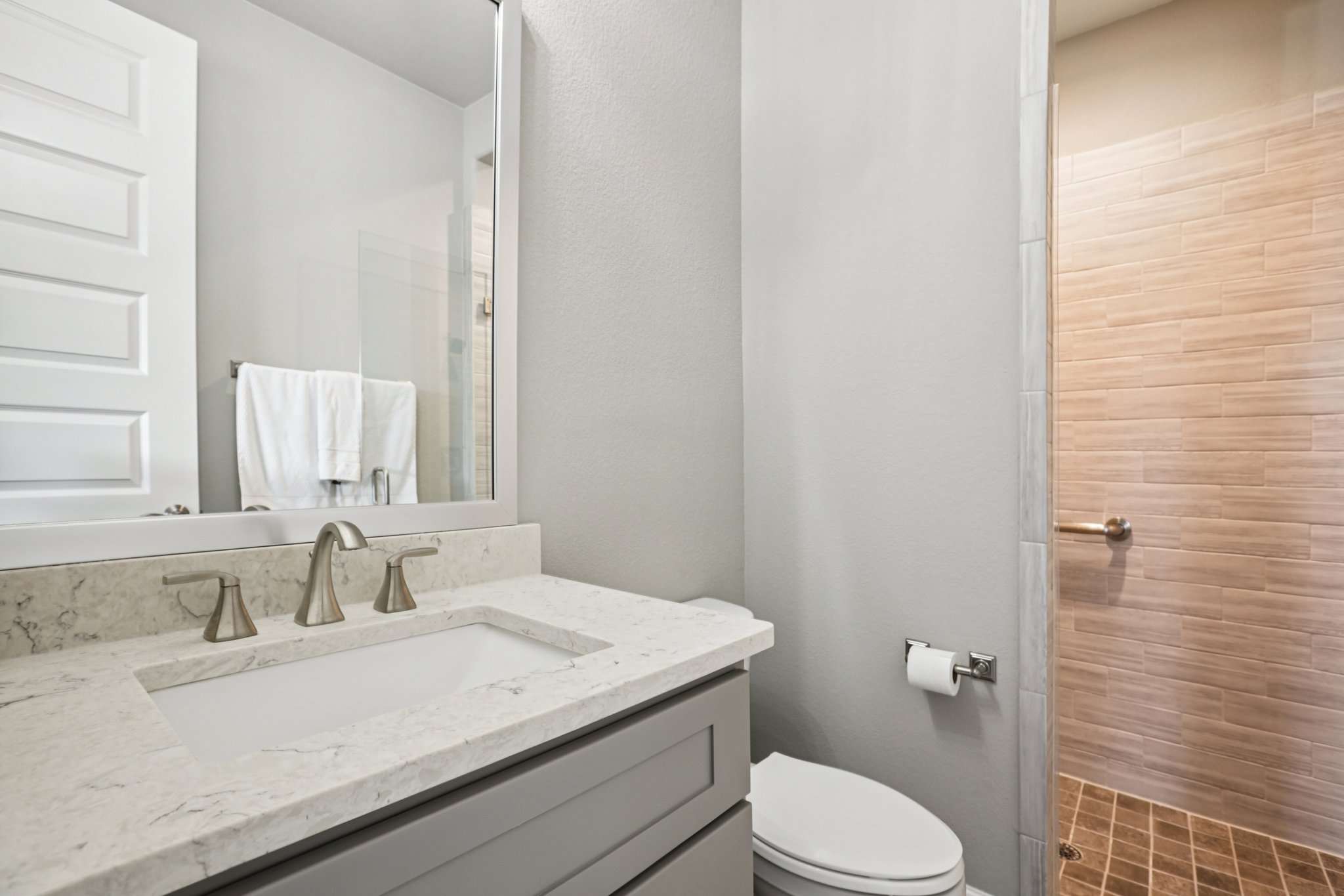 23601 Old Ferry Road, Unit 22 Spicewood, TX 78669 - Photo 19 of 38 En suite to guest room 1