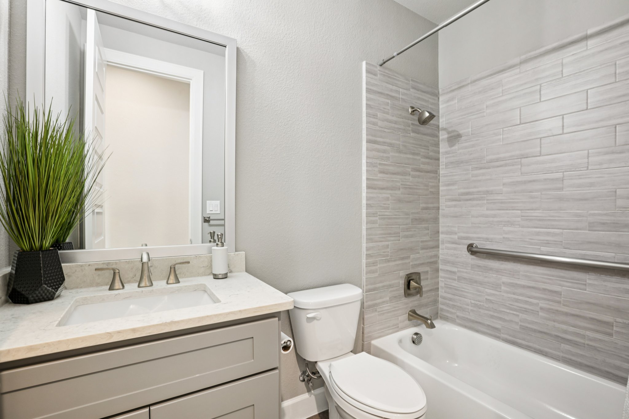 23601 Old Ferry Road, Unit 22 Spicewood, TX 78669 - Photo 20 of 38 Guest bath 2