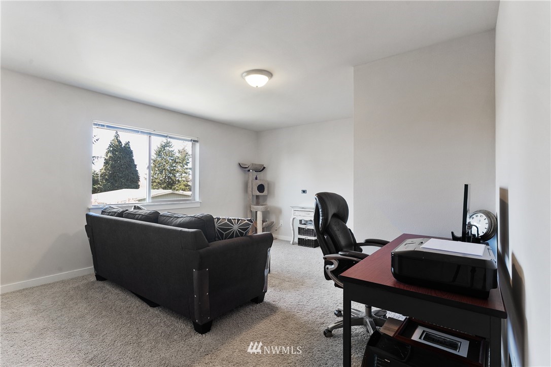 2211 Edmonds Avenue Northeast Renton, WA 98056 - Photo 16 of 20