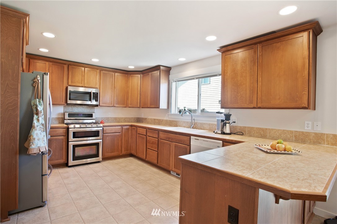 2211 Edmonds Avenue Northeast Renton, WA 98056 - Photo 6 of 20