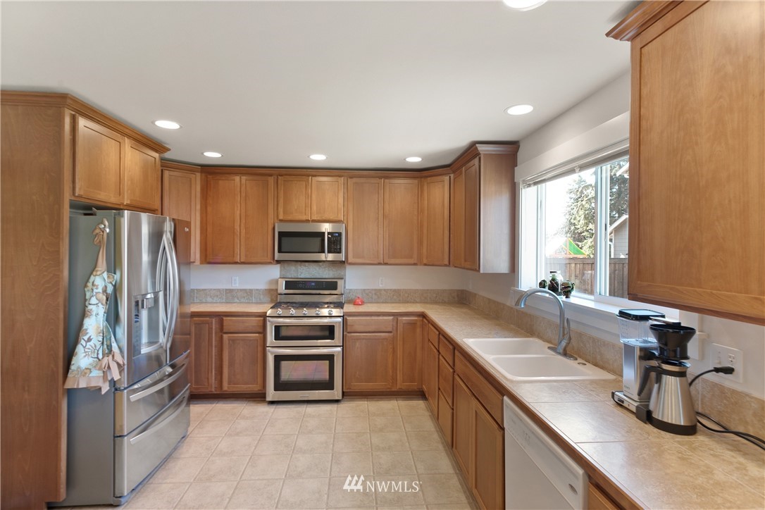 2211 Edmonds Avenue Northeast Renton, WA 98056 - Photo 7 of 20