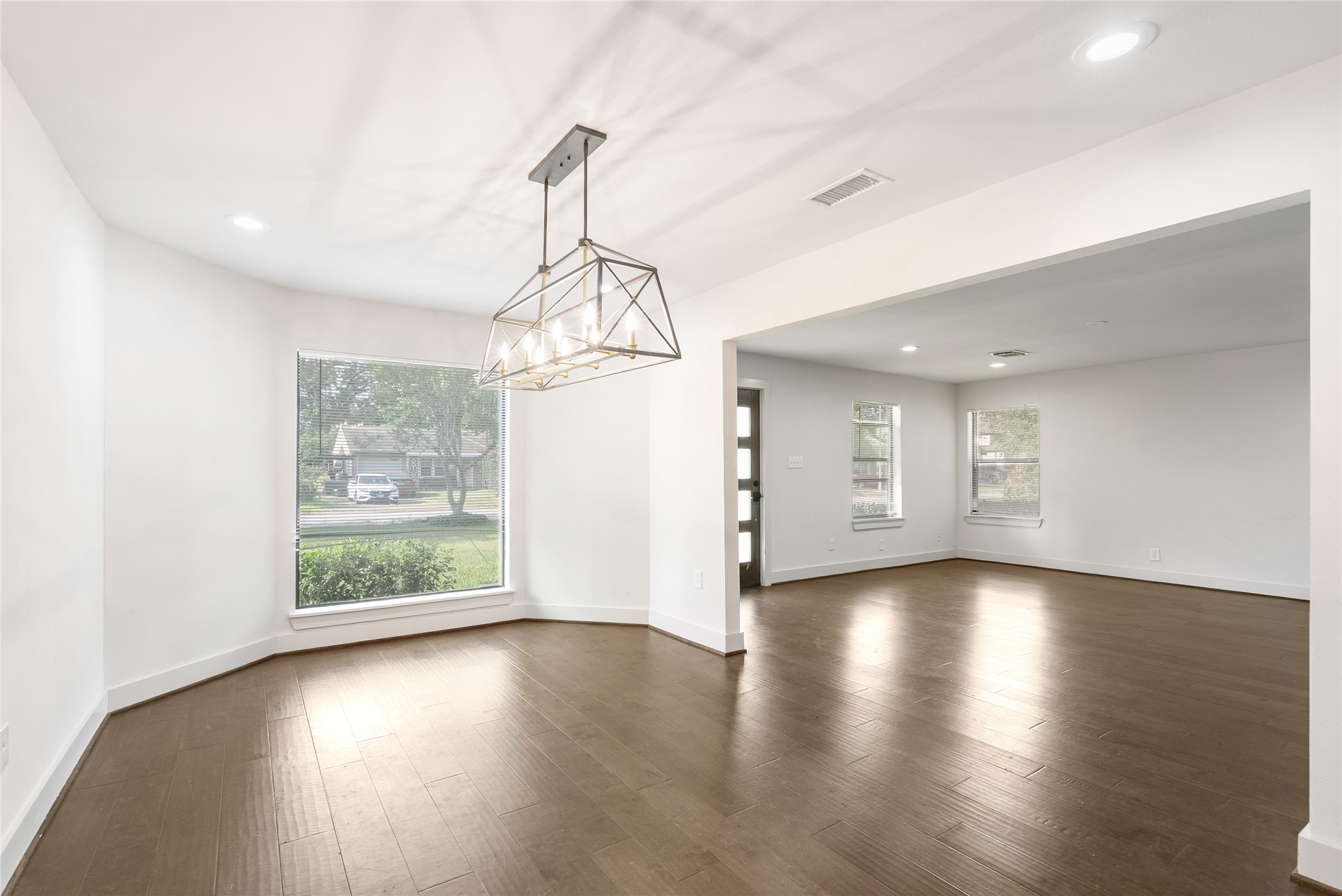 7307 Raton Street Houston, TX 77055 - Photo 8 of 23 Imagine your next delicious meal with picturesque views of the front yard!