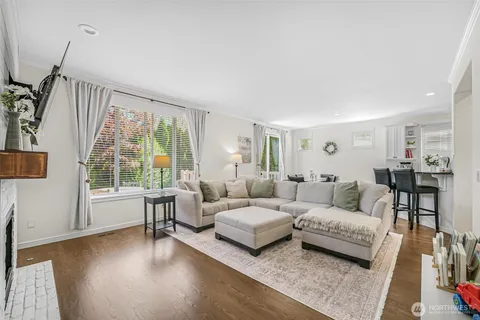 $1,340,000 | 7124 Chanticleer Avenue Southeast, Snoqualmie, WA 98065