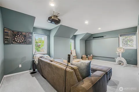 $1,340,000 | 7124 Chanticleer Avenue Southeast, Snoqualmie, WA 98065