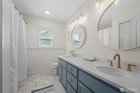 $1,340,000 | 7124 Chanticleer Avenue Southeast, Snoqualmie, WA 98065