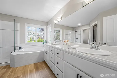 $1,340,000 | 7124 Chanticleer Avenue Southeast, Snoqualmie, WA 98065