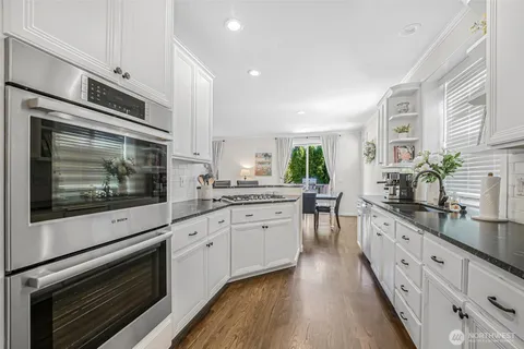 $1,340,000 | 7124 Chanticleer Avenue Southeast, Snoqualmie, WA 98065