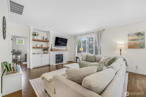 $1,340,000 | 7124 Chanticleer Avenue Southeast, Snoqualmie, WA 98065
