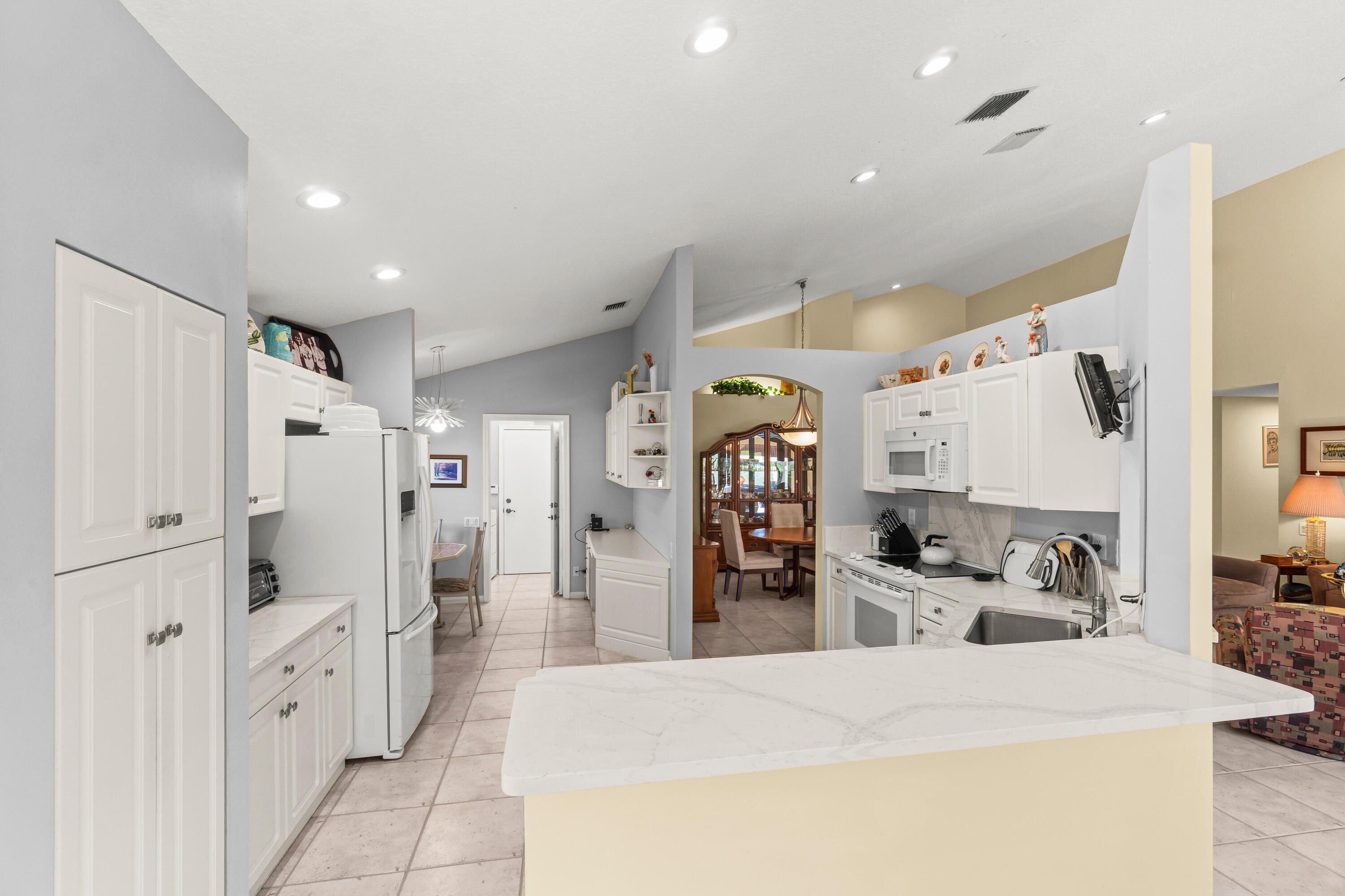 6952 Grenelefe Road Boynton Beach, FL 33437 - Photo 11 of 41 Kitchen