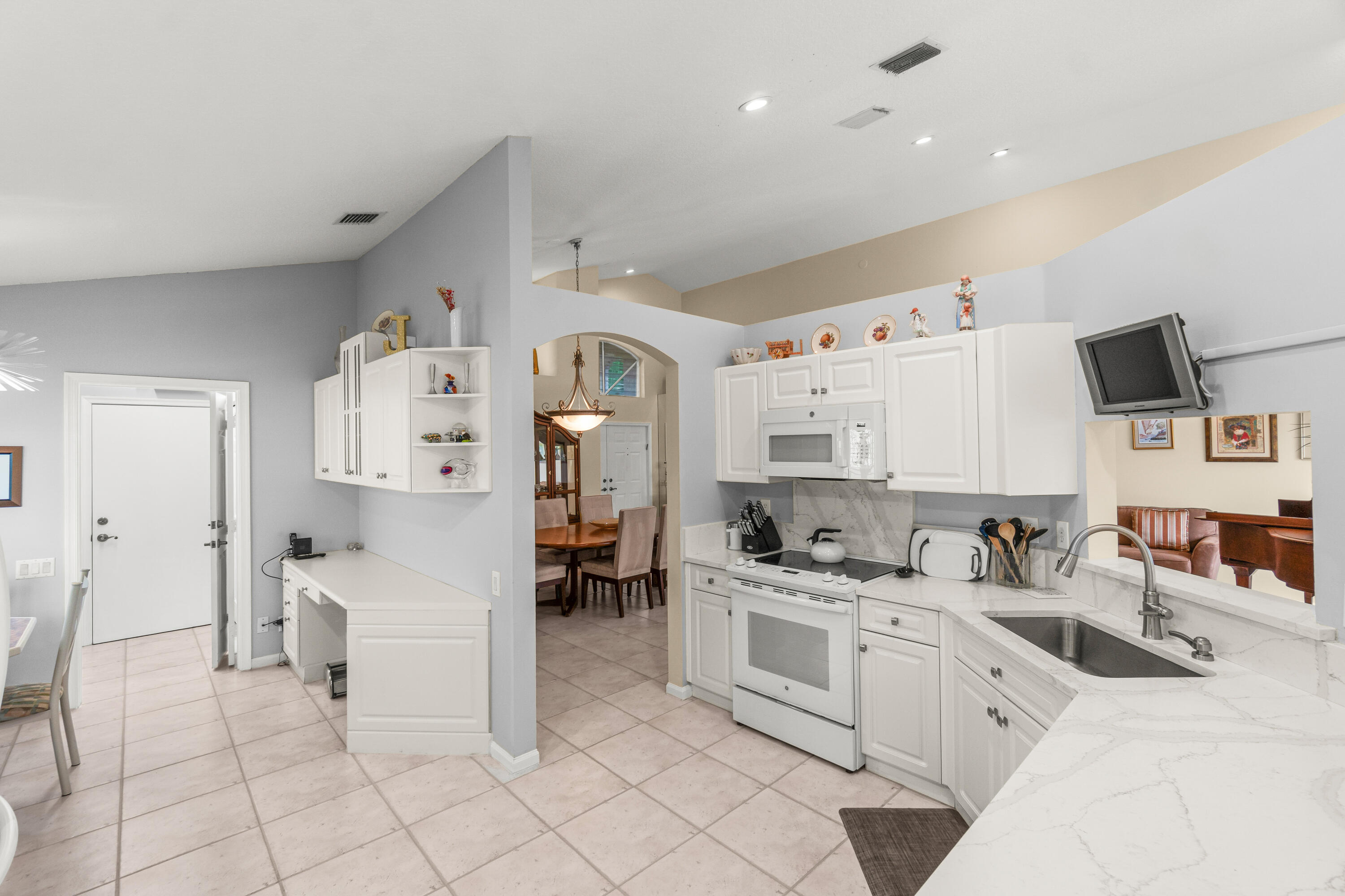 6952 Grenelefe Road Boynton Beach, FL 33437 - Photo 12 of 41 Kitchen