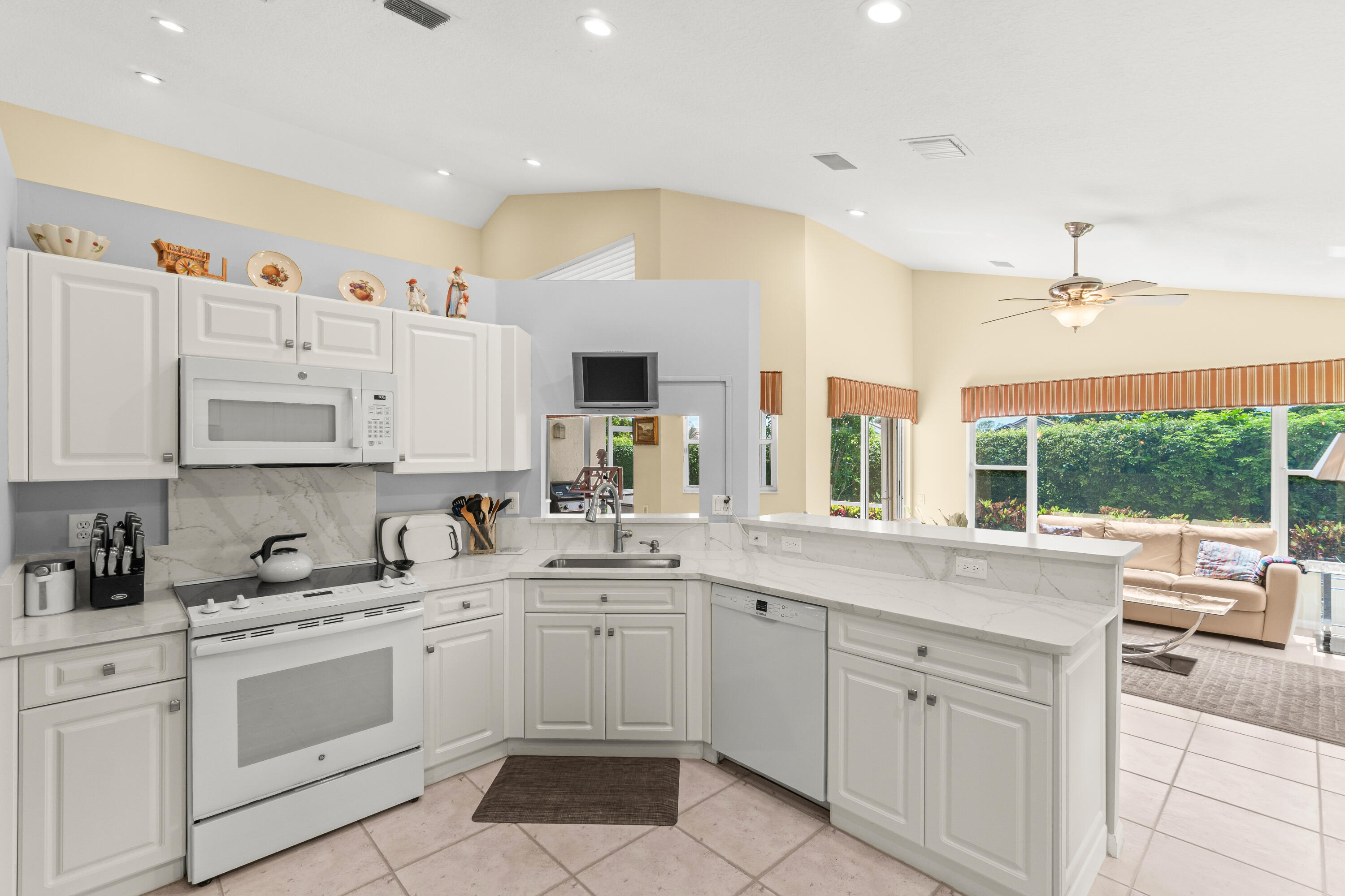6952 Grenelefe Road Boynton Beach, FL 33437 - Photo 14 of 41 Kitchen