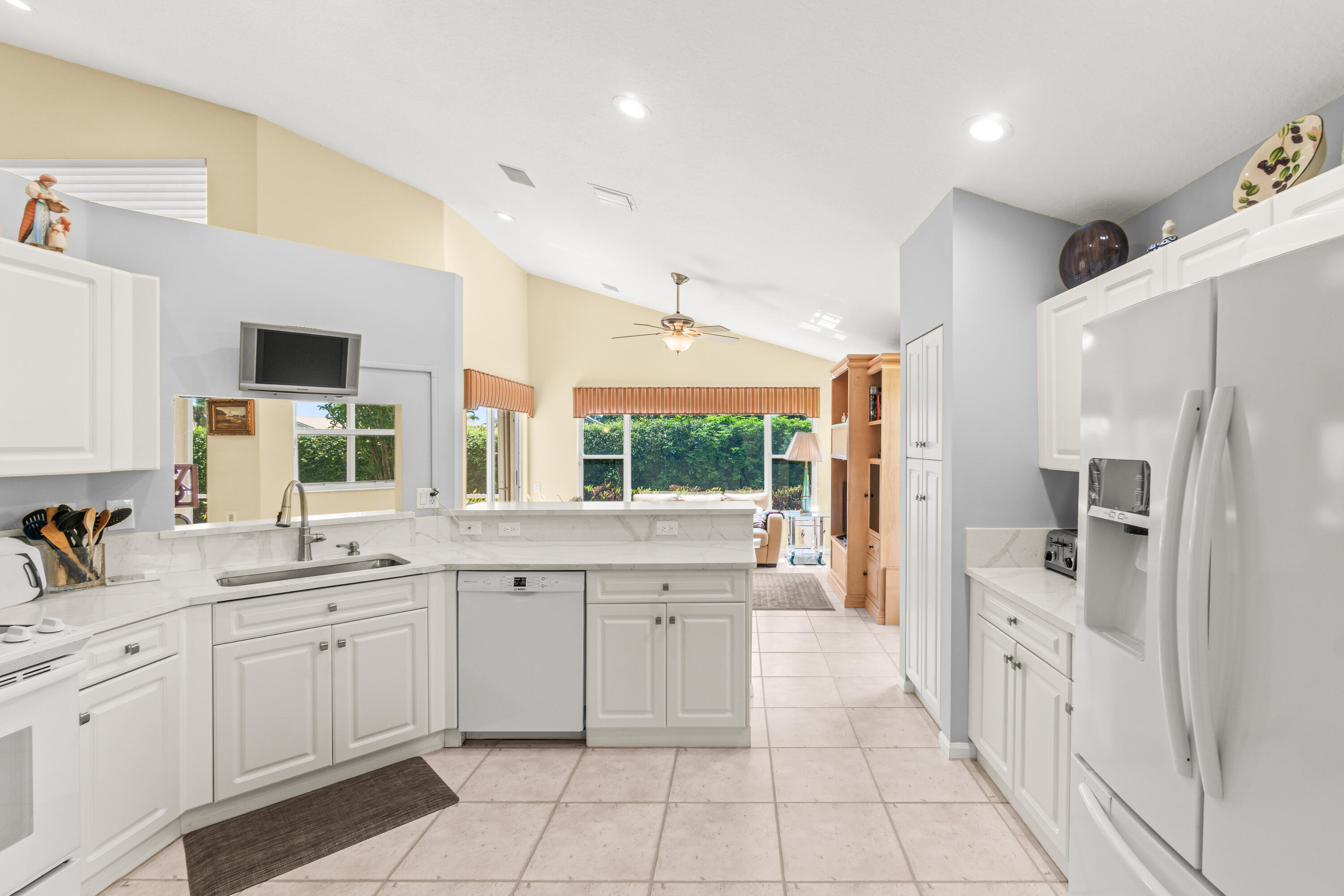 6952 Grenelefe Road Boynton Beach, FL 33437 - Photo 15 of 41 Kitchen