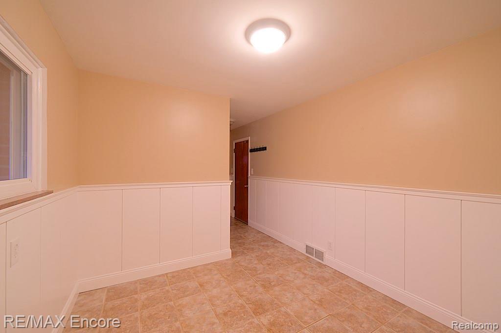 160 Kalhaven Road Rochester Hills, MI 48307 - Photo 9 of 24
