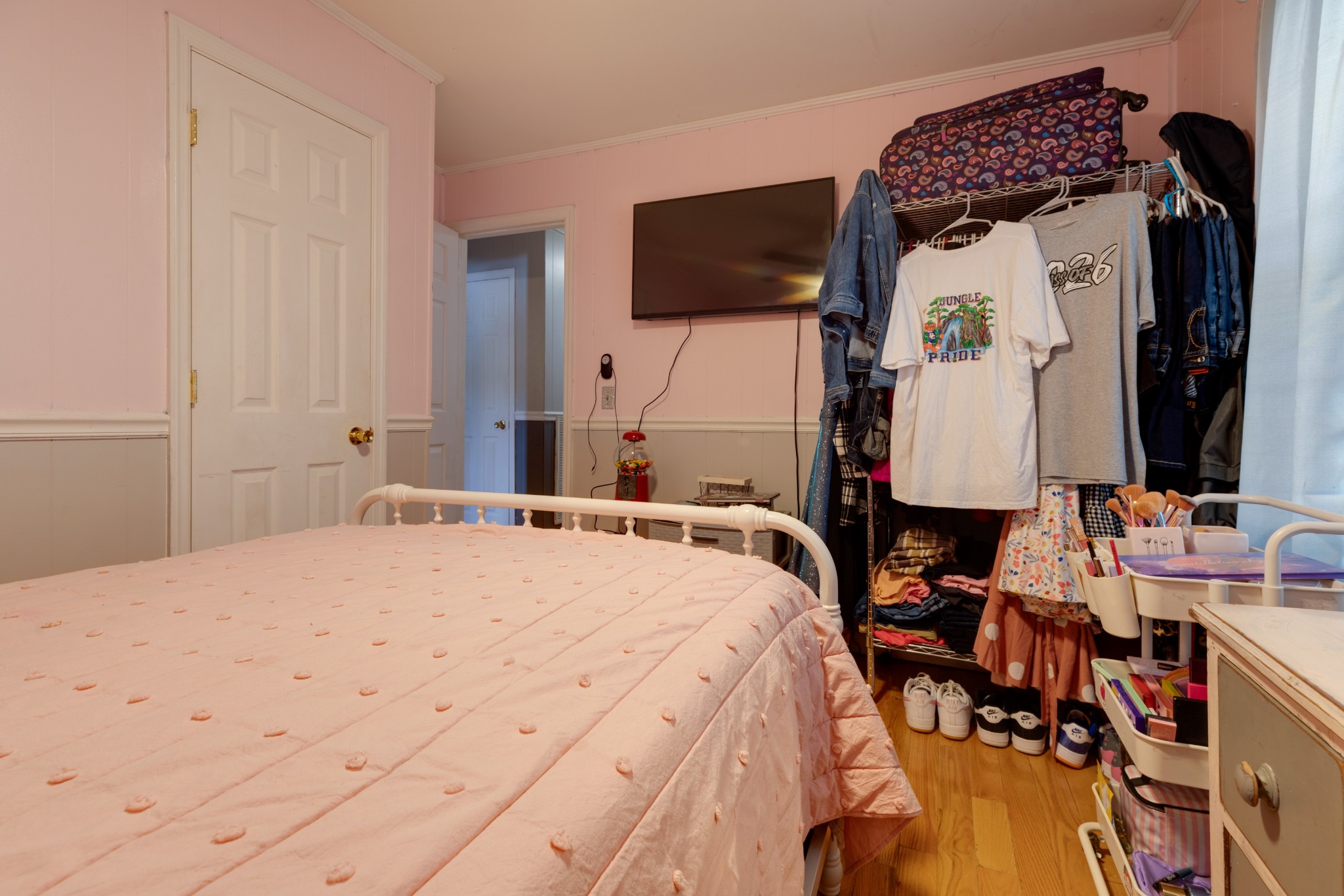 130 Mae Circle Dickson, TN 37055 - Photo 20 of 27 a bedroom with a bed and a flat tv screen