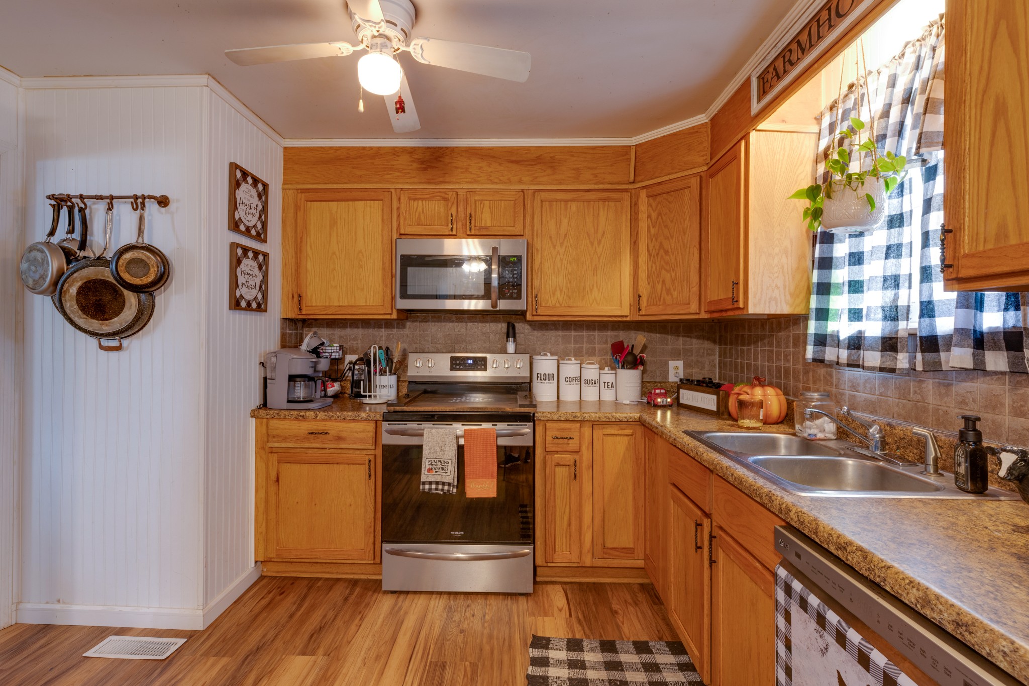 130 Mae Circle Dickson, TN 37055 - Photo 10 of 27 a kitchen with stainless steel appliances granite countertop a sink a stove and cabinets