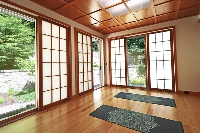 $2,985,000 | 16940 Stonehaven Drive, Loch Lloyd, MO 64012