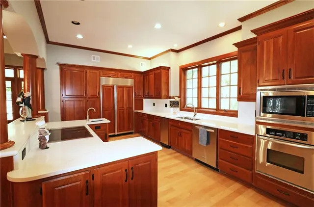 $2,985,000 | 16940 Stonehaven Drive, Loch Lloyd, MO 64012