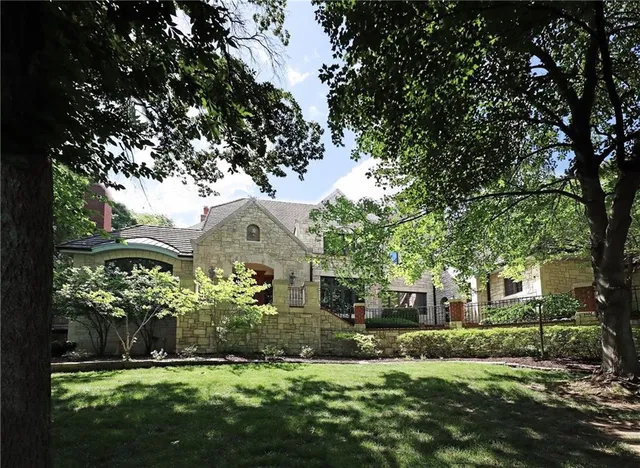 $2,985,000 | 16940 Stonehaven Drive, Loch Lloyd, MO 64012