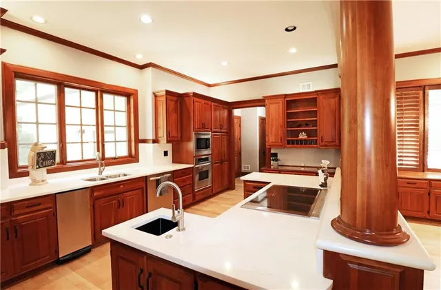 $2,985,000 | 16940 Stonehaven Drive, Loch Lloyd, MO 64012