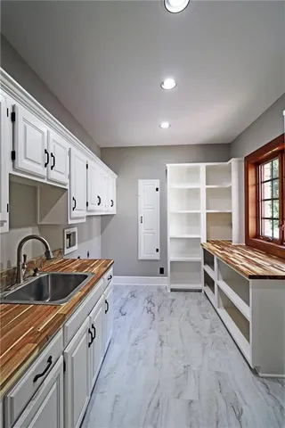 $2,985,000 | 16940 Stonehaven Drive, Loch Lloyd, MO 64012