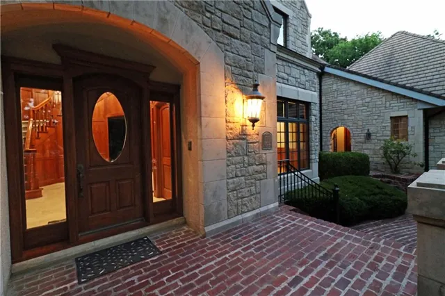 $2,985,000 | 16940 Stonehaven Drive, Loch Lloyd, MO 64012