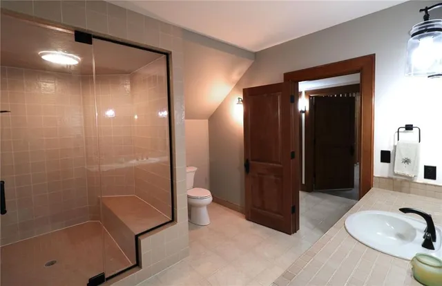 $2,985,000 | 16940 Stonehaven Drive, Loch Lloyd, MO 64012