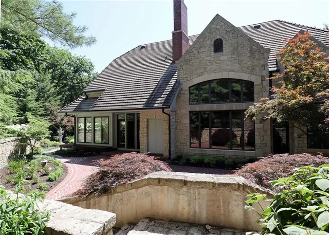 $2,985,000 | 16940 Stonehaven Drive, Loch Lloyd, MO 64012