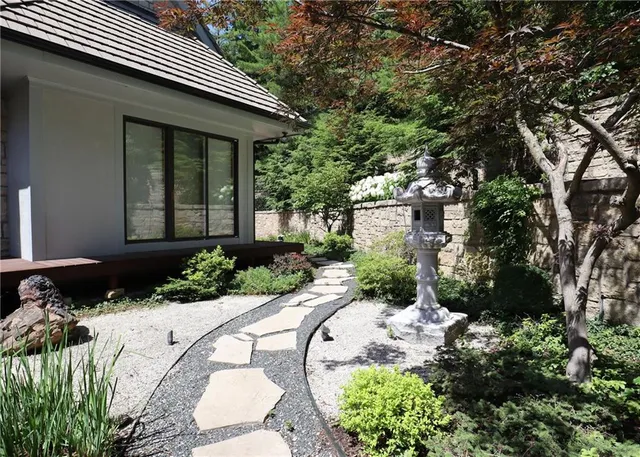 $2,985,000 | 16940 Stonehaven Drive, Loch Lloyd, MO 64012