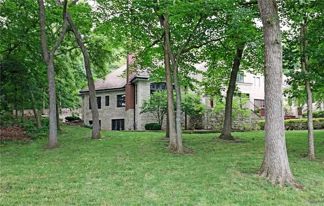 $2,985,000 | 16940 Stonehaven Drive, Loch Lloyd, MO 64012