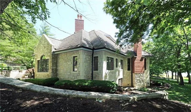 $2,985,000 | 16940 Stonehaven Drive, Loch Lloyd, MO 64012