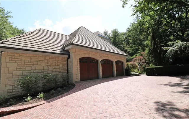 $2,985,000 | 16940 Stonehaven Drive, Loch Lloyd, MO 64012