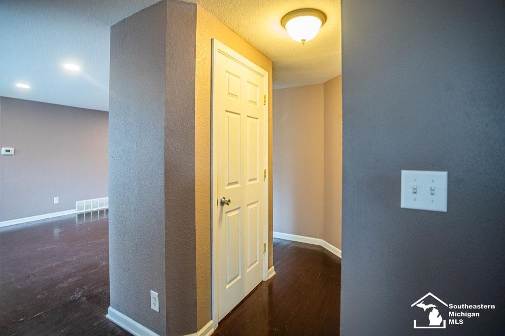 7707 Secor Road Lambertville, MI 48144 - Photo 31 of 35