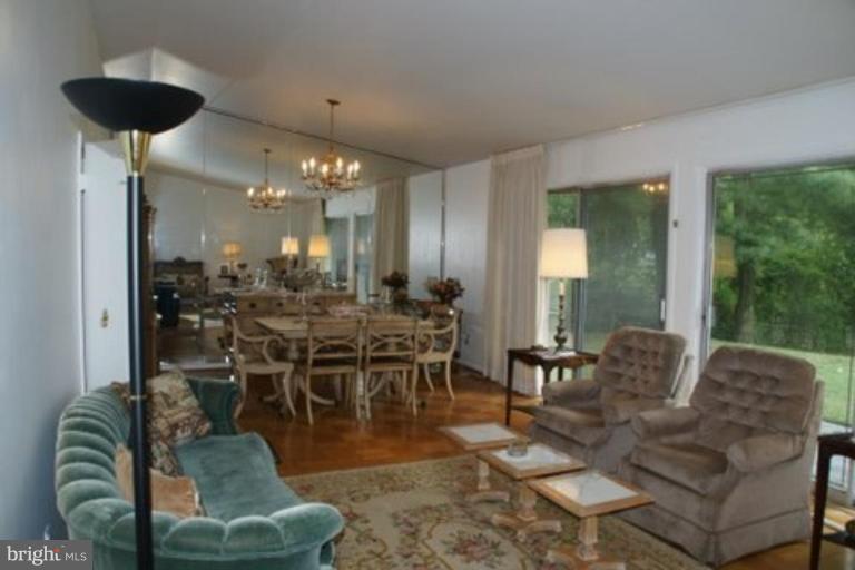 8317 Stevenson Road Pikesville, MD 21208 - Photo 7 of 22 Living Room