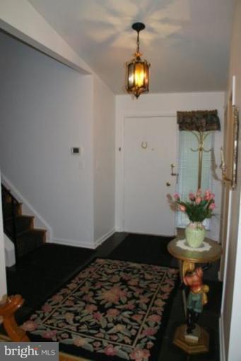 8317 Stevenson Road Pikesville, MD 21208 - Photo 8 of 22 Entrance / Foyer