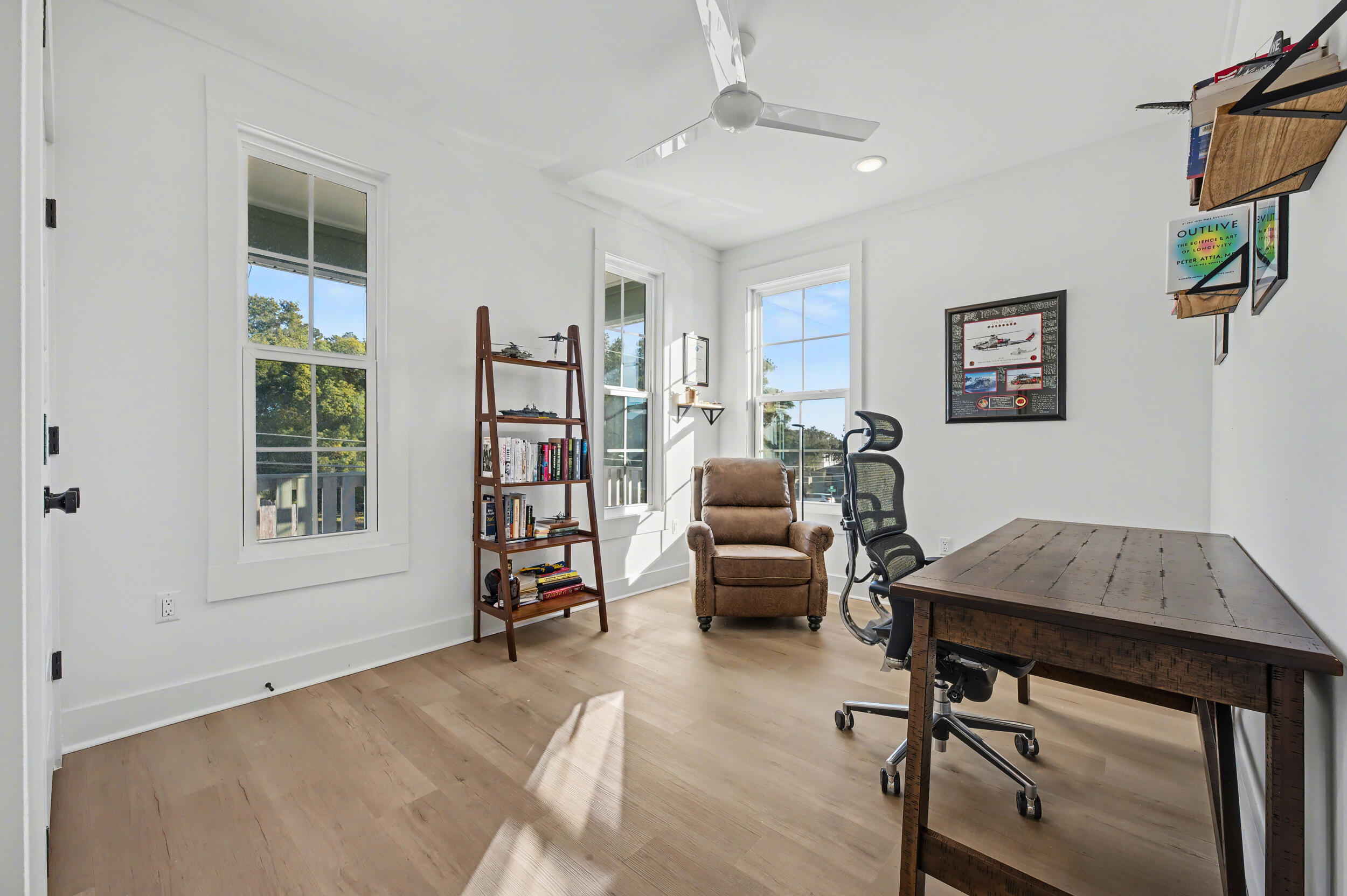 141 South H Street Pensacola, FL 32502 - Photo 19 of 30 a workspace with furniture and window