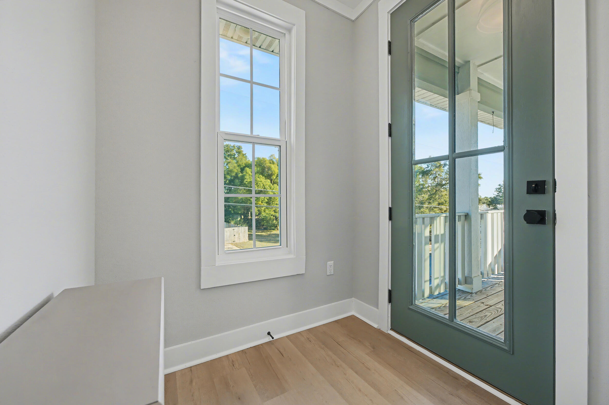 141 South H Street Pensacola, FL 32502 - Photo 23 of 30 an empty room with windows