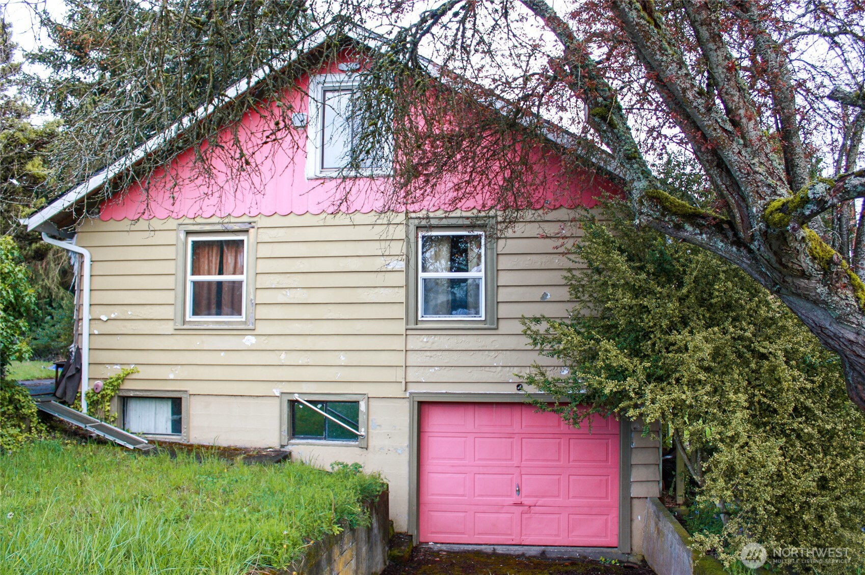 4535 Colby Avenue Everett, WA 98203 - Photo 4 of 6