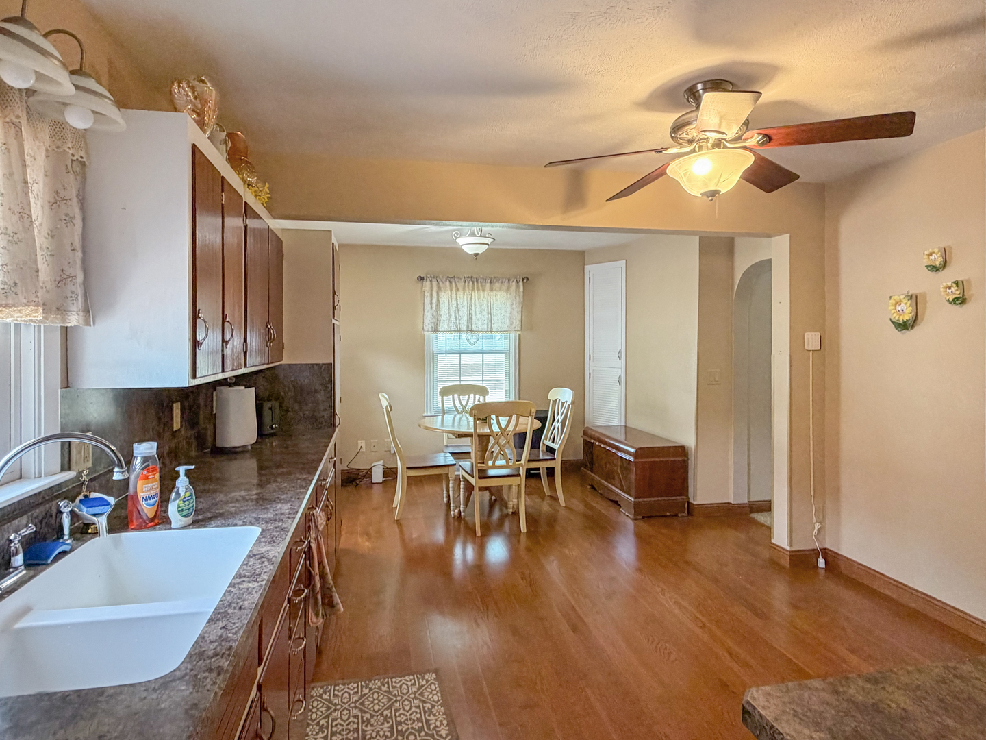 1245 West Harrison Street Freeport, IL 61032 - Photo 6 of 28