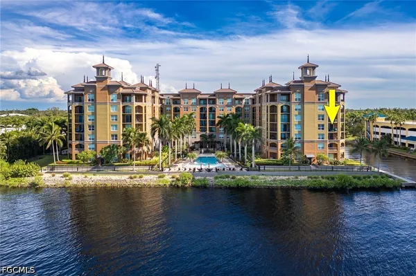 $2,200 | 2825 Palm Beach Boulevard, Unit 401, Fort Myers, FL 33916