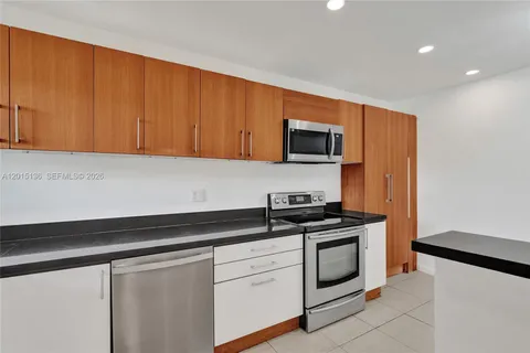 $209,999 | 3050 Northeast 5th Terrace, Unit 13, Wilton Manors, FL 33334