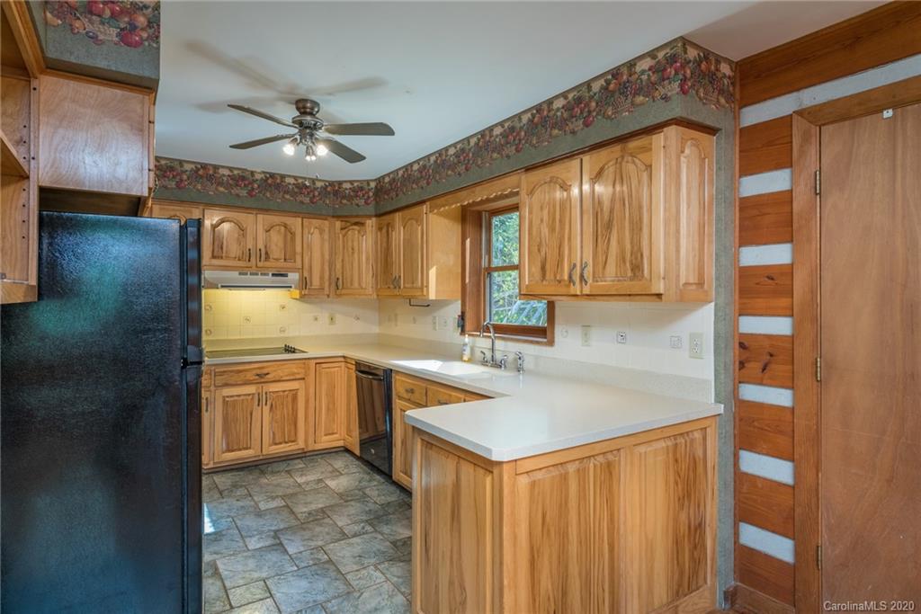 12 Woods Road Fairview, NC 28730 - Photo 11 of 48 Gallery Image 11